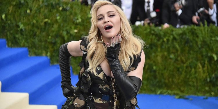 Bantu Sekolah di Detroit, 3 Alasan Madonna Menjadi Superstar Berhati Emas