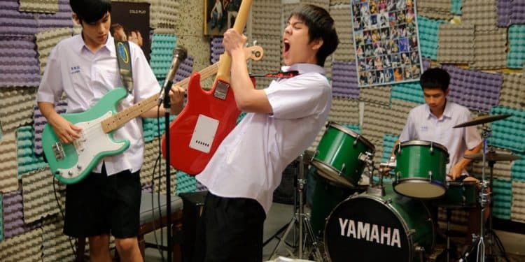31+ Lagu Perpisahan Sekolah Paling Sedih dan Menyentuh Hati 2019