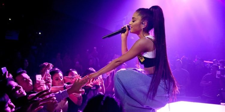 7 Deretan Musisi yang Nyaris Mati Saat Tampil di Atas Panggung, dari Kesetrum hingga Serangan Jantung,