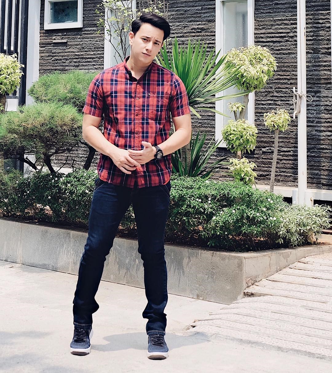 5 Referensi Outfit Bertema Jeans Untuk Pria