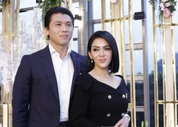 Syahrini Ungkapkan Kebanggannya Pakai Siger di Pernikahan