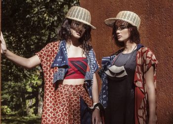 10 Inspirasi Model Baju Batik Kombinasi Terbaru yang Bisa Kamu Contek