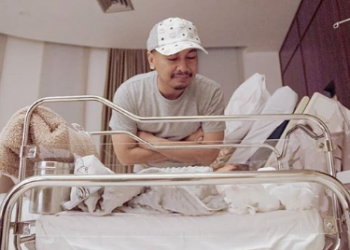 Raditya Dika dan Anissa Aziza Memberi Nama Unik pada Anak Pertamanya