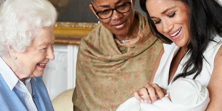 Pangeran Harry dan Meghan Markle Dianugerahi Bayi Laki-Laki