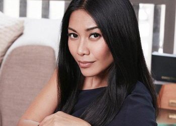 9 Model Gaya Rambut Panjang Lurus Wanita dan Perawatannya