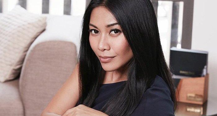 9 Model Gaya Rambut Panjang Lurus Wanita dan Perawatannya