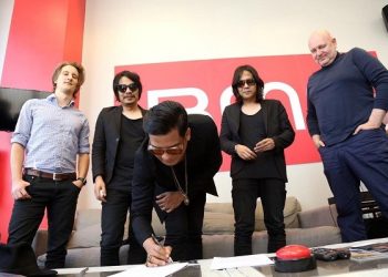 Torehkan Sejarah! Band Speaker First resmi dikontrak BMG International
