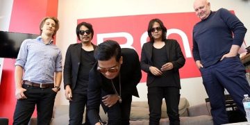 Torehkan Sejarah! Band Speaker First resmi dikontrak BMG International