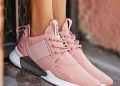 7 Sepatu Sneakers Wanita Terbaik yang Membuatmu Tampil Keren