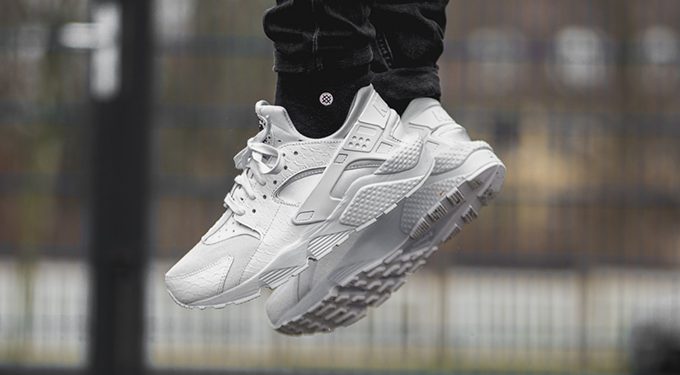 7 Rekomendasi Sepatu Sneakers Putih Pria Terfavorit