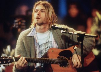 Tak Pernah di Cuci! Sweater “MTV Unplugged” Kurt Cobain Dilelang Online