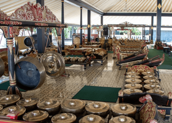 Gambar Cara Memainkan Gamelan Lengkap