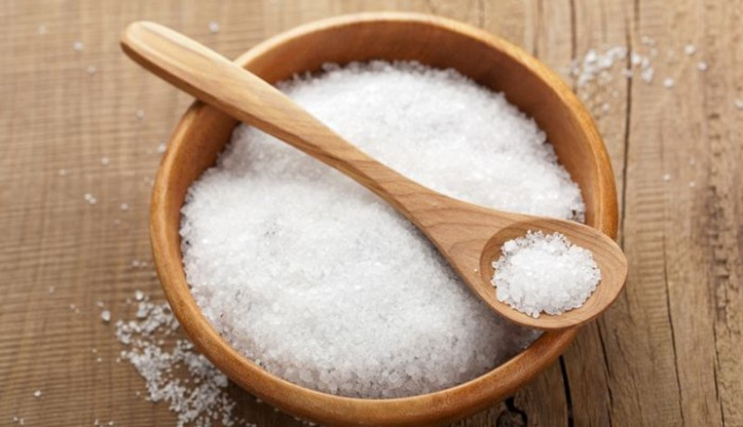 cara menghilangkan komedo dengan garam