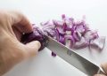 Penyebab munculnya bau mulut (halitosis) - Konsumsi makanan dan minuman tertentu