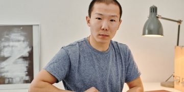 Cara cepat memanjangkan rambut pria secara alami dalam 3 hari