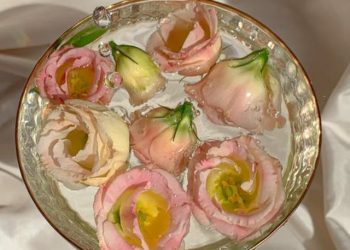 Khasiat air mawar untuk kecantikan wajah