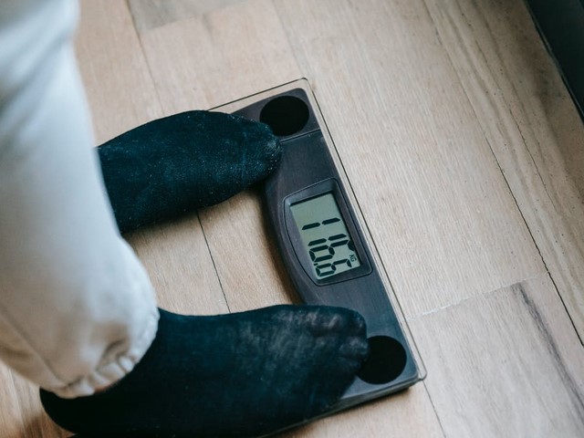 Cara menghitung berat badan ideal dengan rumus broca