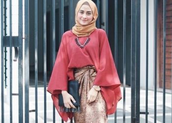 Rekomendasi Model Atasan Wanita Untuk Rok Lilit