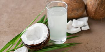 6 Manfaat Air Kelapa untuk Kesehatan